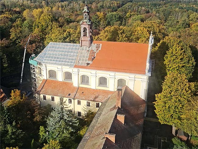 Remont dachu kościoła